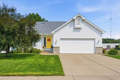 344 Saxonwood Rd, Altoona, WI, 54720-2752 | Card Image