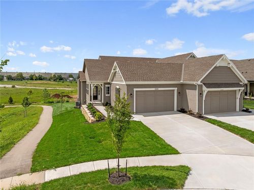 8268 Aurora St, Lenexa, KS, 66220-2540 | Card Image