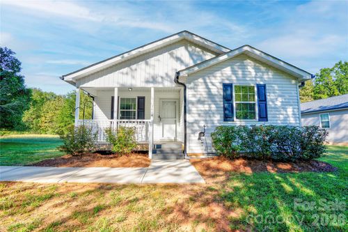 1414 Southridge St, Shelby, NC, 28152-7124 | Card Image