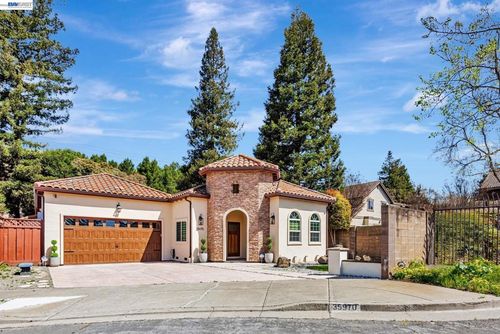 35970 Vivian Pl, Fremont, CA, 94536-1569 | Card Image