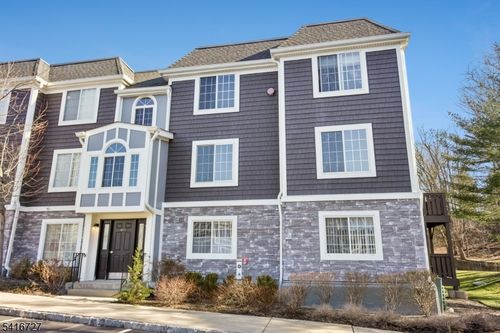 71 Village Dr, Morristown, NJ, 07960-7315 | Card Image