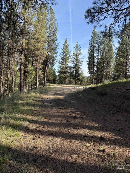 33 N Meadow Creek Dr, Centerville, ID, 83631-4127 | Card Image