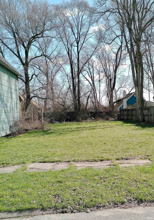 2212 S Lafayette Boulevard, South Bend, IN, 46613-2130 | Card Image