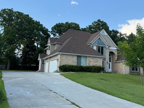 1217 Kings Carriage Rd, Grand Blanc, MI, 48439-8657 | Card Image