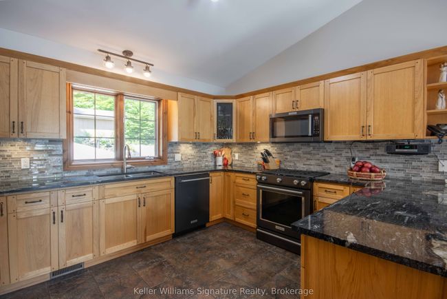 165 Lakeshore Dr, House other with 4 bedrooms, 3 bathrooms and 14 parking in Combermere ON | Image 16