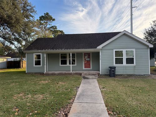 8109 Magnolia Ln, Hitchcock, TX, 77563-1750 | Card Image