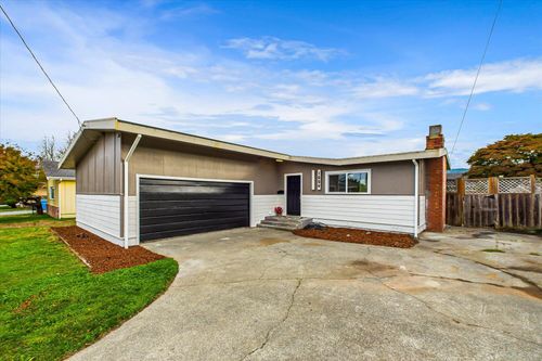 1004 Holly Ln, Fortuna, CA, 95540-2805 | Card Image