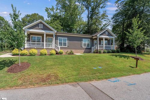 55 Baxter St, Greenville, SC, 29607-2271 | Card Image