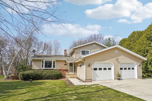 6357 Grossepark Road, Windsor, WI, 53590 | Card Image