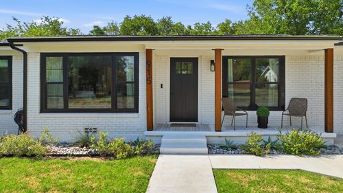915 W Bridge St, Granbury, TX, 76048-2017 | Card Image