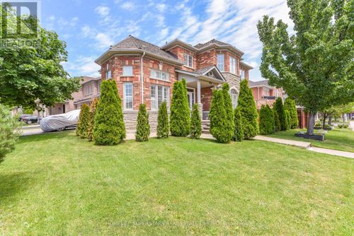 36 Lucky Lane, Brampton, ON, L6R3M3 | Card Image