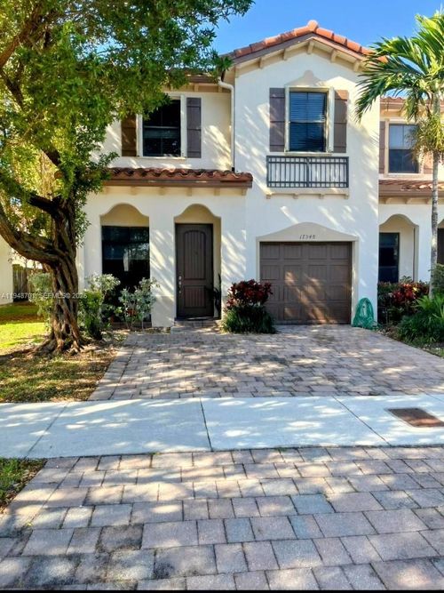 17548 Sw Miami Ct, Miami, FL, 33101 | Card Image