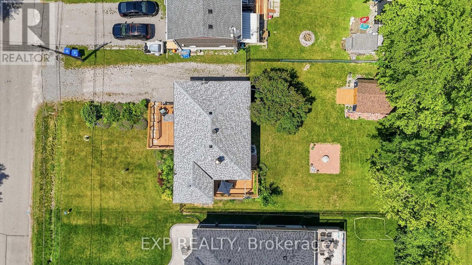 Residential in Georgina (Historic Lakeshore Communities) 3