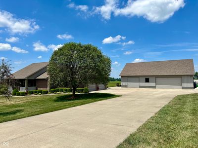 6960 E County Road 50 N, House other with 3 bedrooms, 2 bathrooms and null parking in Seymour IN | Image 3