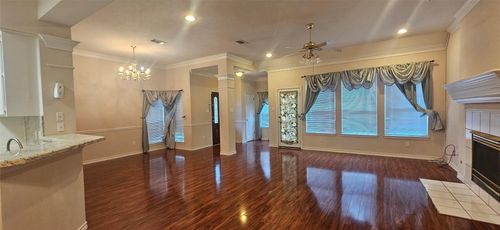 1903 N Travis St, Liberty, TX, 77575-3147 | Card Image