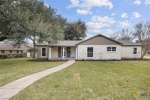 615 W Royal Ave, Temple, TX, 76501-1633 | Card Image