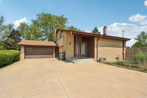 1386995 Sherwood Cir, Muskego, WI, 53150-3257 | Card Image