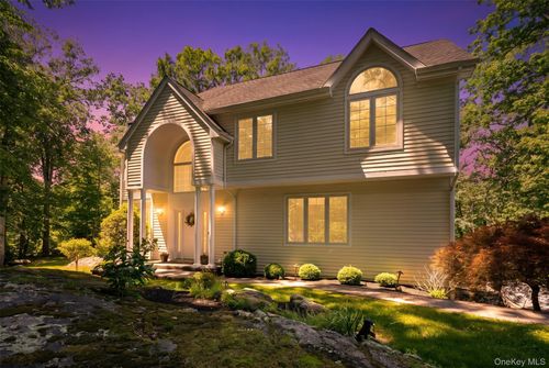 875 Hanover St, Yorktown Heights, NY, 10598-5904 | Card Image