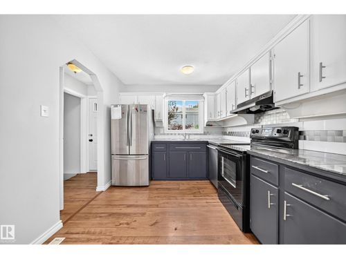 32 Mcleod Pl Nw, Edmonton, AB, T5A3A8 | Card Image