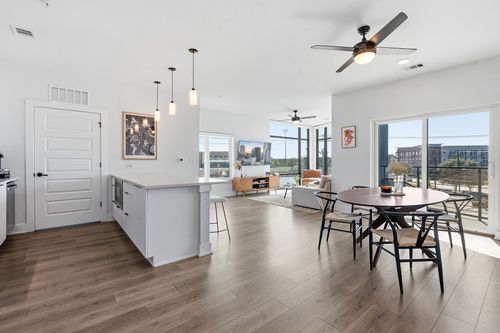 apt-305-2220 Webberville Rd, Austin, TX, 78702-3681 | Card Image