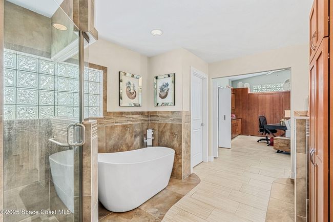 561 Capri Rd, House other with 4 bedrooms, 4 bathrooms and null parking in Cocoa Beach FL | Image 44