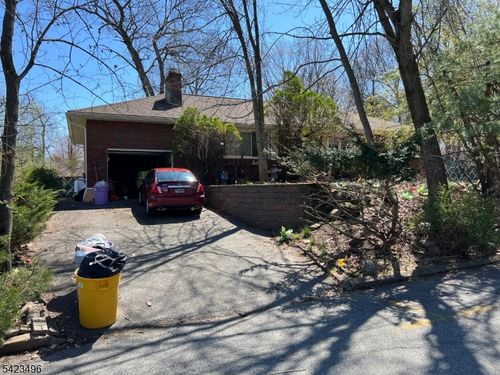 194 Lincoln Ave, Little Falls, NJ, 07424-2235 | Card Image