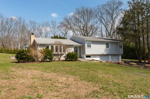 51 W Lake Ave, Guilford, CT, 06437-1351 | Card Image