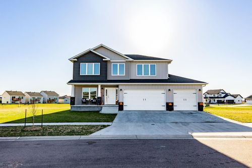 6690 Crofton Ln S, Fargo, ND, 58104-7425 | Card Image