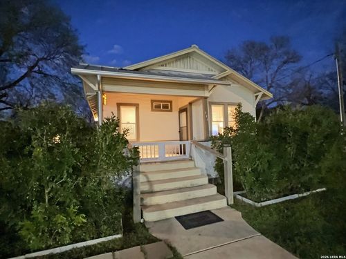 404 W Walnut St, Seguin, TX, 78155-4450 | Card Image