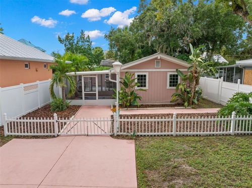123 N Safford Ave, Tarpon Springs, FL, 34689-3423 | Card Image