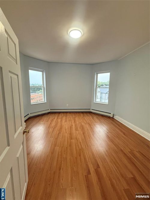 2 N 4th St, Paterson, NJ, 07522-3313 | Card Image