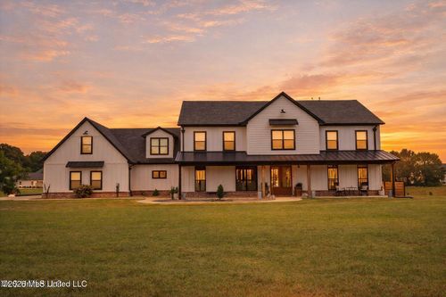 114 Mcgeehee Rd, Senatobia, MS, 38668-1823 | Card Image