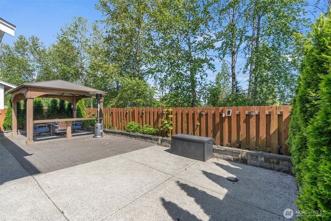 Welcome to your private backyard oasis! Fully fenced, low maintenance outdoor entertainment space surrounded by beautiful nature! | Image 31