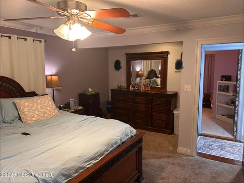 915 Grant Ave, Pascagoula, MS, 39567-7221 | Card Image