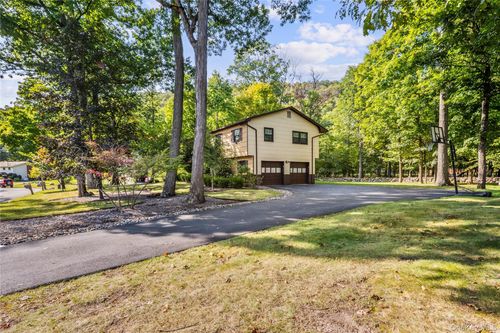 19 Palisades Ct, Pomona, NY, 10970-2705 | Card Image