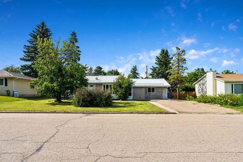 2514 22 Street, Nanton, AB, T0L1R0 | Card Image
