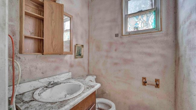 1st flr half bath | Image 7