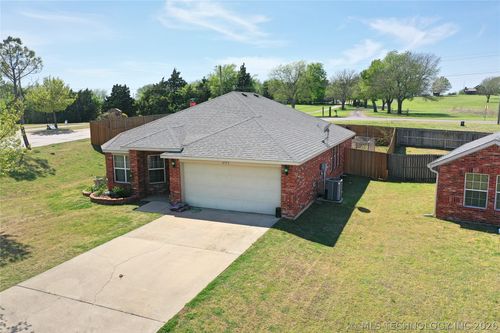 4913 Rock Creek Rd, Ardmore, OK, 73401-6597 | Card Image