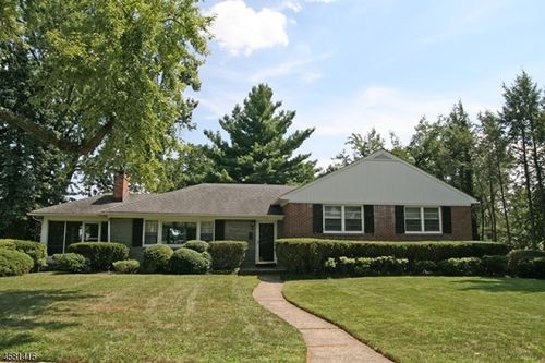11 Argyle Ct, Summit, NJ, 07901-3701 | Card Image