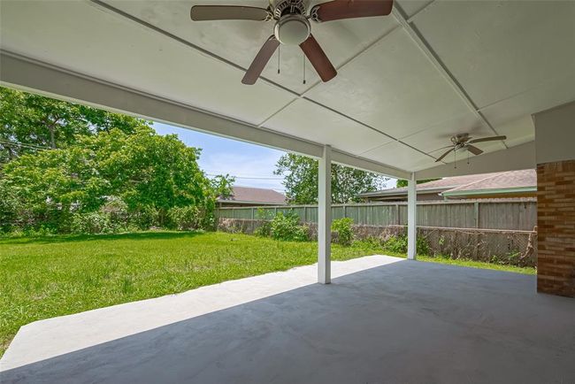Two ceiling fans help keep this oversized patio cool and comfortable on warm Houston days | Image 28