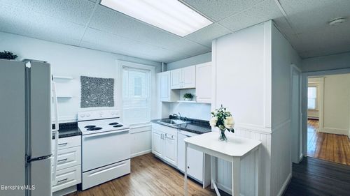 35 Livingston Ave, Pittsfield, MA, 01201 | Card Image