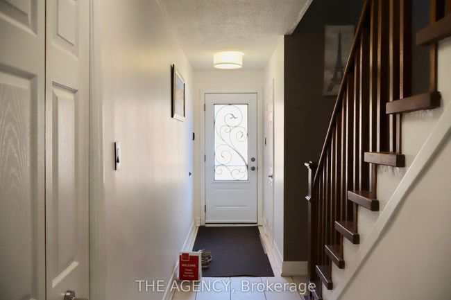 93 - 93 Foster Cres, Condo with 3 bedrooms, 2 bathrooms and 1 parking in Brampton ON | Image 5