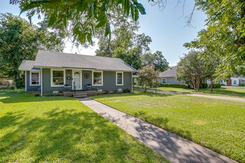 421 Bellevue Drive, Cleburne, TX, 76033 | Card Image