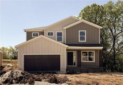 809 Glenn Cir, Raymore, MO, 64083-5601 | Card Image