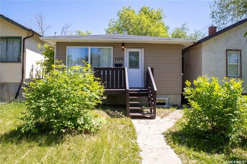 1175 Queen St, Regina, SK, S4T4B3 | Card Image