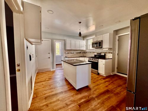 2nd-floor-196 Russ St, Hartford, CT, 06106-6114 | Card Image
