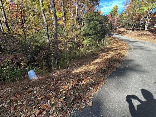 144 View Point Dr, Traphill, NC, 28685-8940 | Card Image