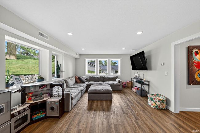 9061 E Hatchery Rd, House other with 3 bedrooms, 2 bathrooms and null parking in Syracuse IN | Image 11