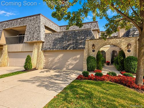 1188 Oakwood Ct, Rochester Hills, MI, 48307-2540 | Card Image