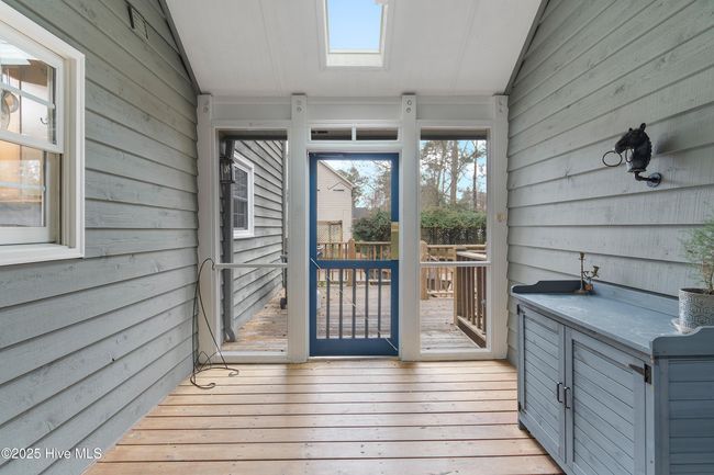 Screened in Porch out to Driveway | Image 40